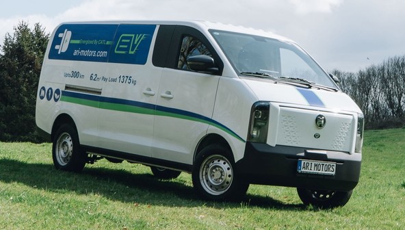 ARI 901 XL: Podaljšana 'mravljica'