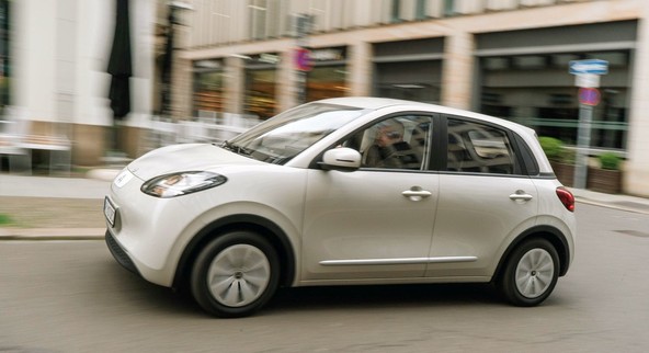 ARI poly: ARI-jev vstop v segment 'resnih' avtomobilov