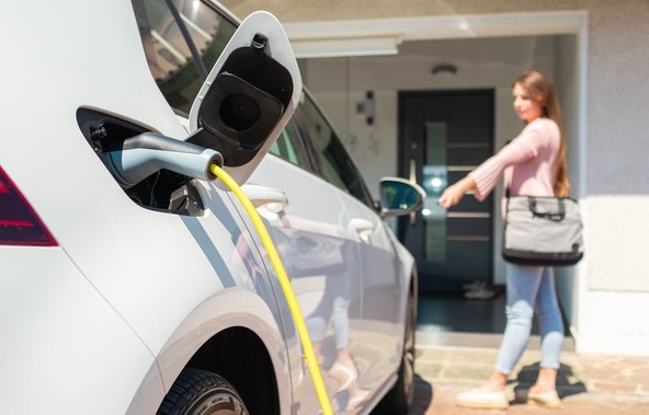 Nemški trgovci so skeptični: Anketa organizacije ZDK glede prodaje novih električnih avtomobilov