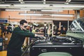 Rover land rover / Land Rover defender: Zgodbe o legendarnem terenskem vozilu še ni konec