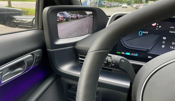 Mnenje kluba ADAC: Nedozorelost digitalnih pomočnikov