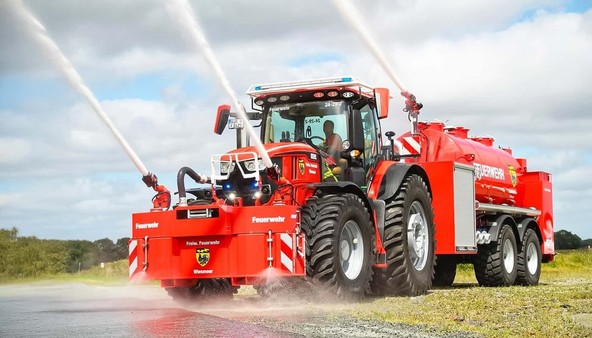 John Deere 6R 250 by REBO: Delujoči prototip gasilskega traktorja