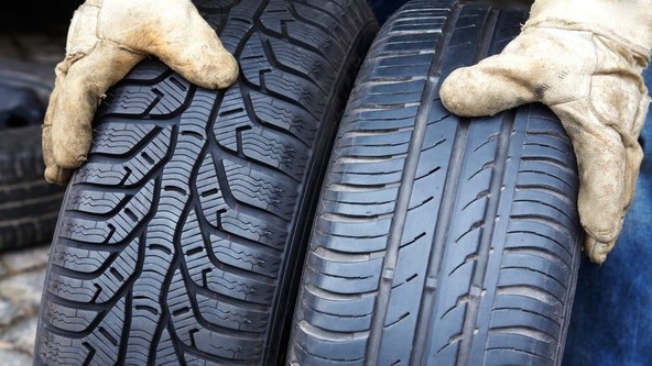 Zelo slaba ideja …: Vožnja z zimskimi pnevmatikami v poletnem obdobju