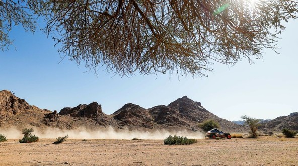 Audi RS Q e-tron z inovativnim pogonskim sistemom : Zgodovinska zmaga Audija na rallyju Dakar