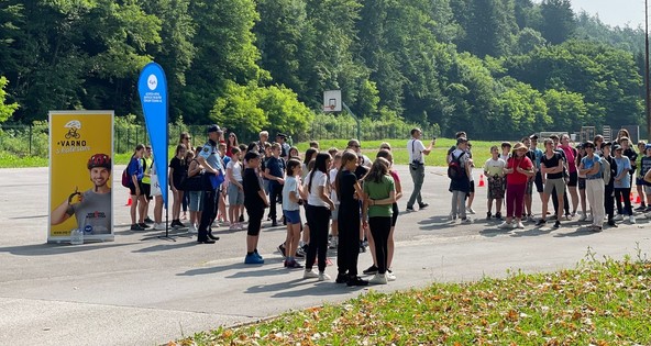 Program Varno na kolesu: Program nagradil prizadevne učence z obiskom Policijske akademije v Tacnu 
