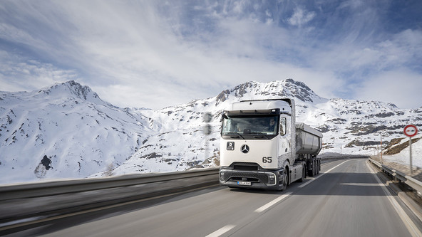 Naslednja generacija tovornih vozil na gorivne celice: Družba Daimler Truck v švicarskih Alpah testira prve prototipe