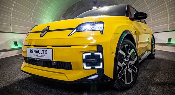 Renault 5 E-Tech electric: Slovenski avto leta 2026!