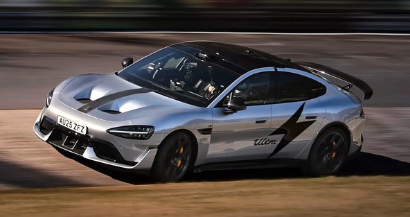 Xiaomi SU7 Ultra na dirkališču Nürburgring Nordschleife : SU7 Ultra je podrl rekord kroga za električna vozila s časom 7:04.957