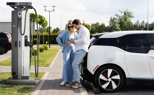 Schneider StarCharge Fast 720: Rešitev za hitro polnjenje električnih vozil  velike moči