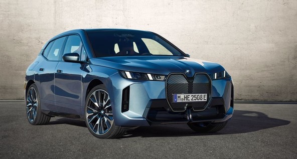 Novi BMW iX: Edinstvena kombinacija naprednega razkošja in vožnje brez lokalnih emisij