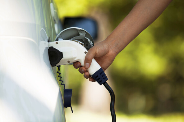 DKV Mobility eMobility Study: Slovenska podjetja želijo več električnih vozil, a se soočajo s to težavo