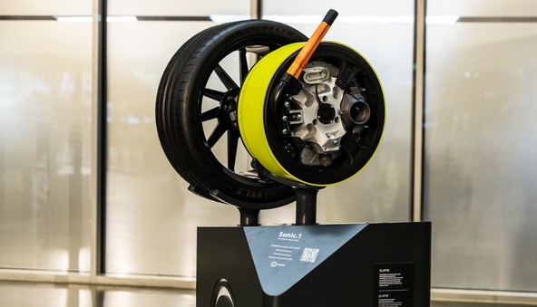 Elaphe SONIC.1 : Od Las Vegasa do osrčja italijanske Motorne doline  