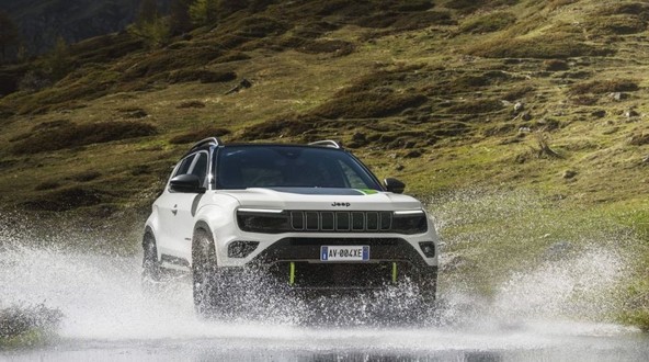 Jeep® Avenger 4xe : Možnost štirikolesnega pogona za še več zabave in svobode