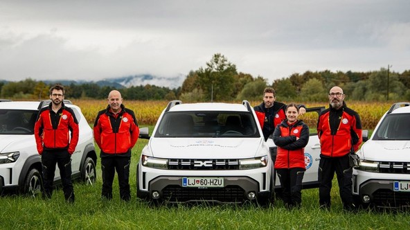 ŽE 10. LETO ZAPORED!: DACIA DUSTER: TRADICIONALNI ZANESLJIVI PARTNER SLOVENSKIH GORSKIH REŠEVALCEV 