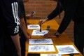 Varno na kolesu : Nagrajenci programa spoznali delo policistov 