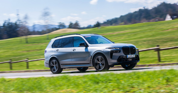 BMW X7 M60i: Biti največji je privilegij in obenem tudi breme
