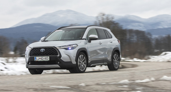 Toyota corolla cross 2.0 hybrid AWD-i executive: Za vse ostalo je tu cross