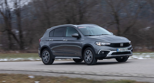 FIAT tipo 1.5 GSE MHEV DCT7 cross: Hibrid je zanimiva izbira