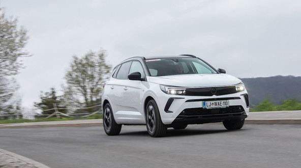 Opel grandland GSe: Začinjen talilni lonec