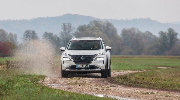 Nissan X-trail e-power e-4orce tekna: Vzporedna resničnost