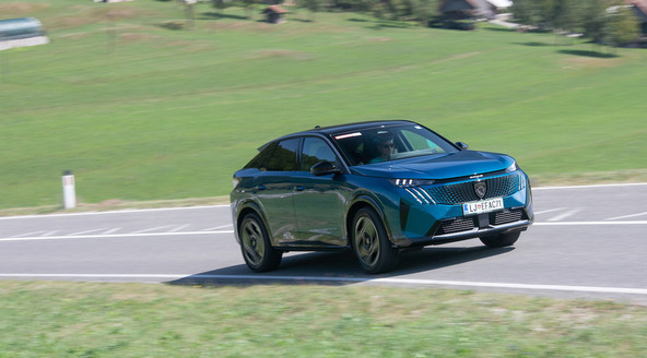 Peugeot e-3008 GT : Drzni glasnik nove dobe