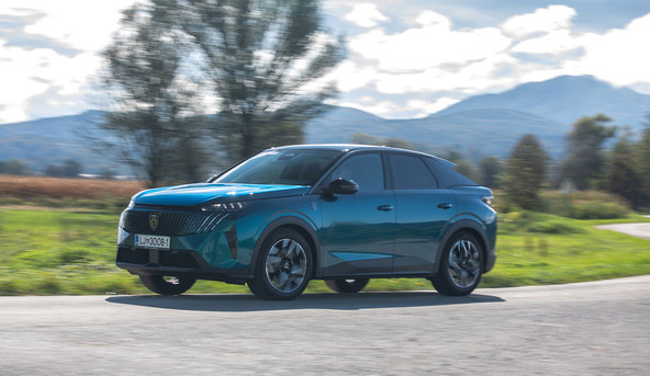 Peugeot 3008 hibrid 145 e-DCT GT: Še malce bolj zunaj okvirov