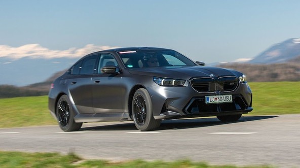BMW M5: Kdo je tu nor?!