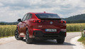 BMW iX2 xDrive30: Elektro nastopač