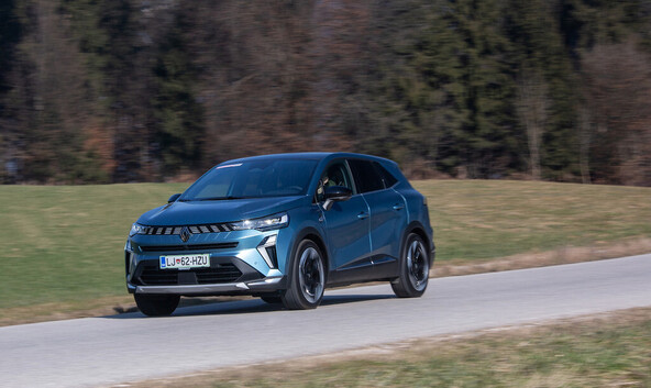 Renault symbioz e-tech 145 iconic: Iskanje ravnovesja