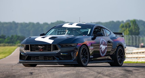 MUSTANG DARK HORSE R: Ford Performance predstavlja nov dirkalnik